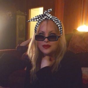 Meet your Posher, Naomi